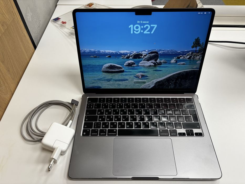 Продам Macbook Air M2 2022