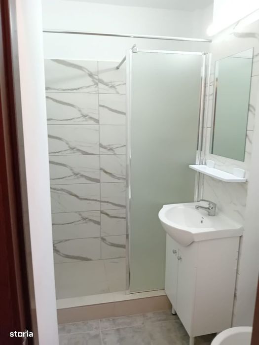 Titan Piata Minis parc metrou prima inchiriere