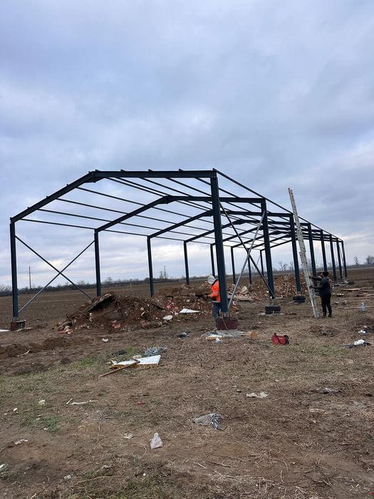 Vindem si distribuim o gama larga de hale sau structuri metalice noi n