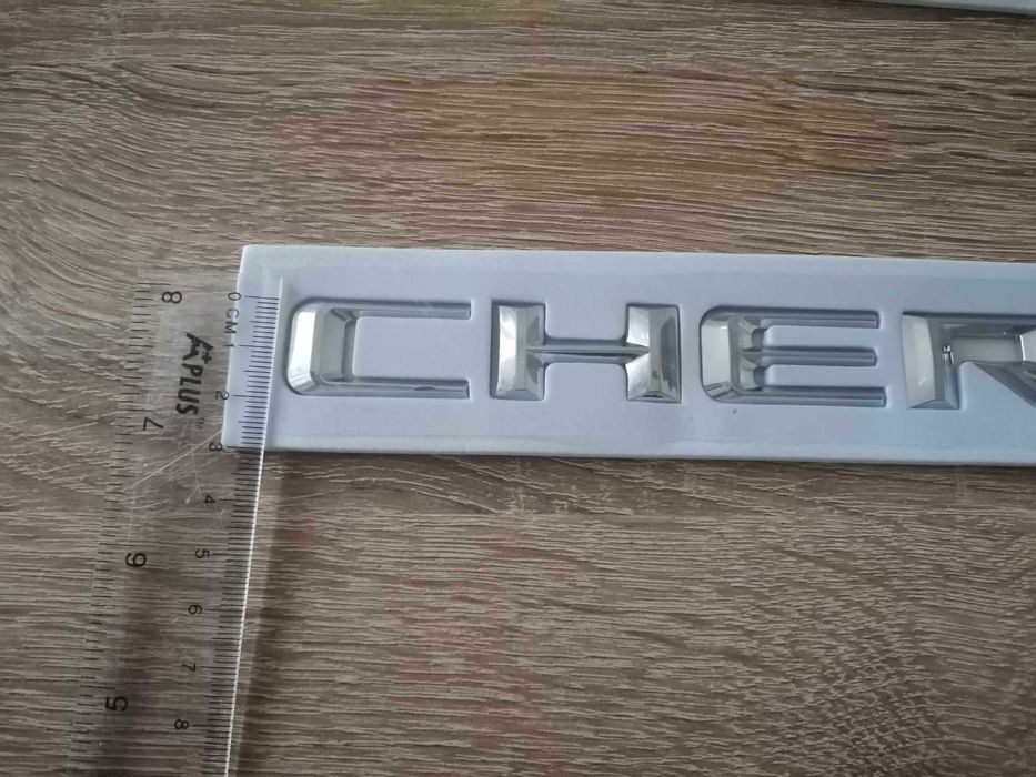 сребрист надпис емблема Jeep Grand Cherokee