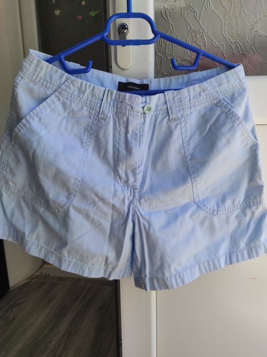 Pantaloni scurți