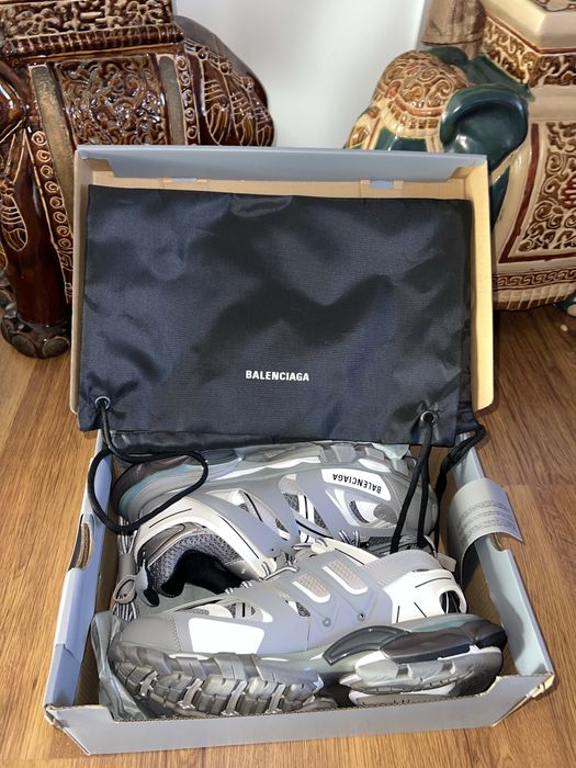 Balenciaga marimea 44 gri