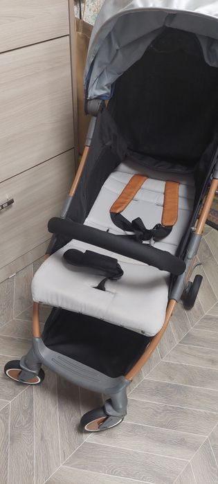 Продам прогулочную коляску