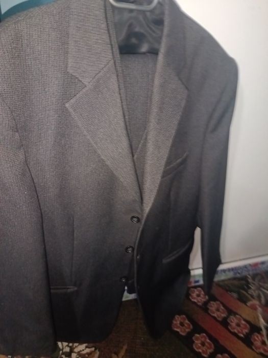 Costum bărbați aproape nou