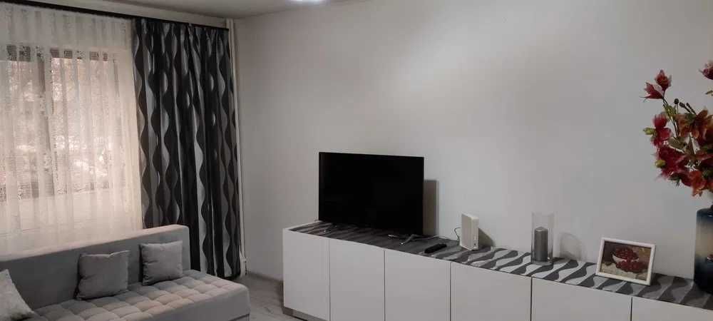 Inchiriez Garsoniera decomandata bulevardul Bucuresti