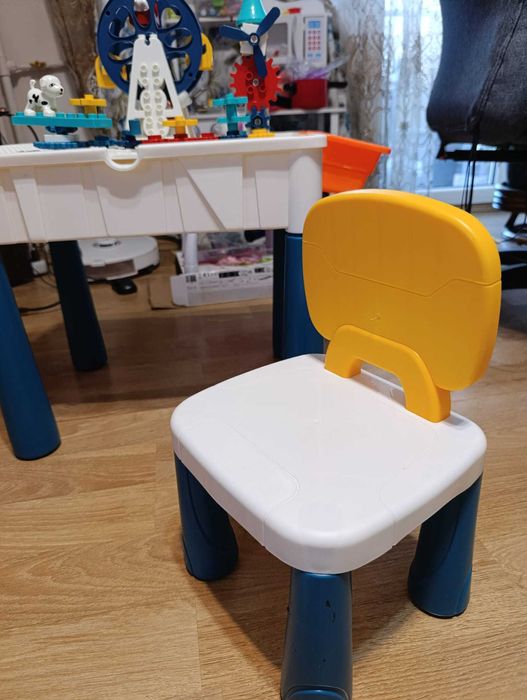 Set masuta multifunctionala cu scaun si 76 cuburi de constructie lego