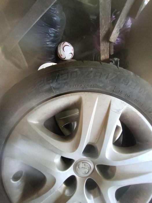 cauciucuri vara cu tot cu genti 225 50 r17 pt Opel insignia. 850 lei