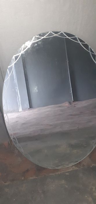 Продам зеркало овальное
