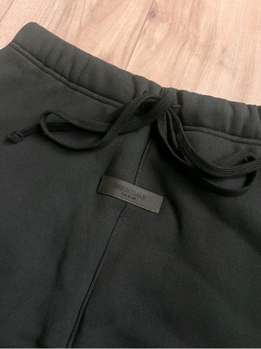 Eesentials  pantaloni