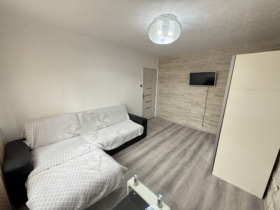 Apartament cu doua camere , zona Nufarul