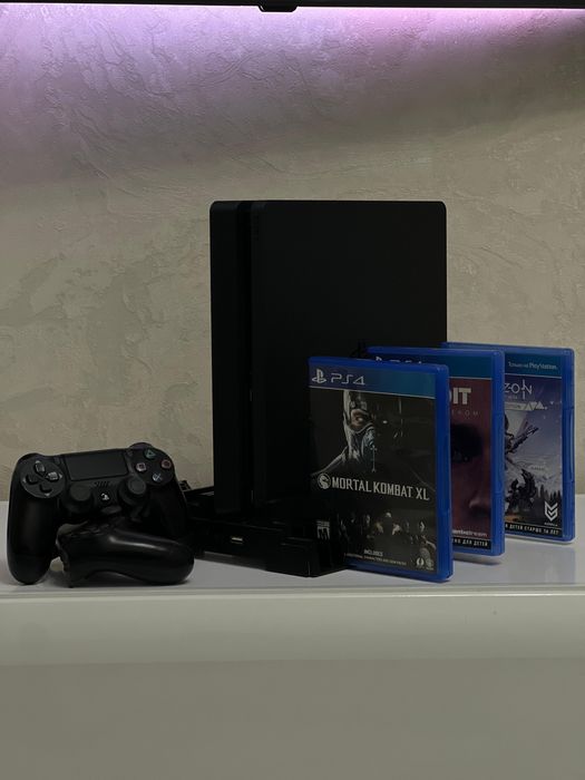 PlayStation 4 (б/у) в отличном состоянии
