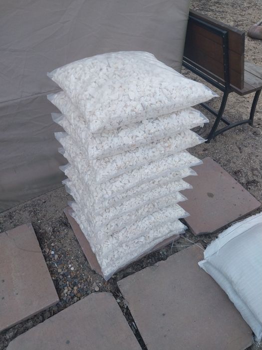 Мраморная крошка галька