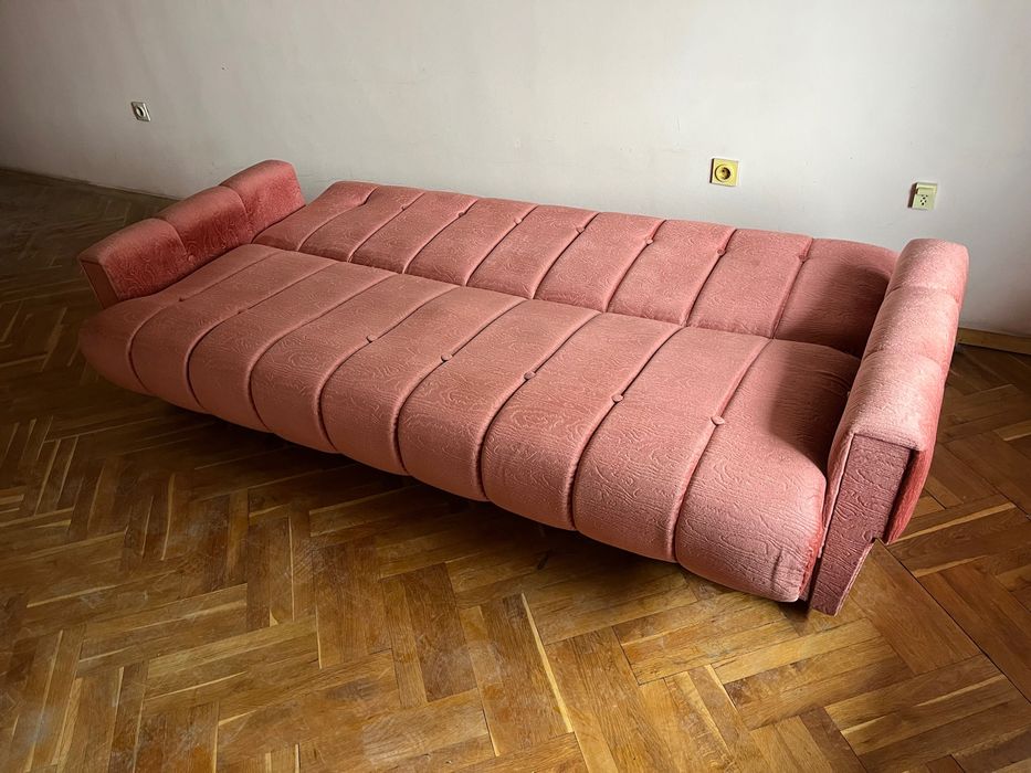 Разтегателен диван