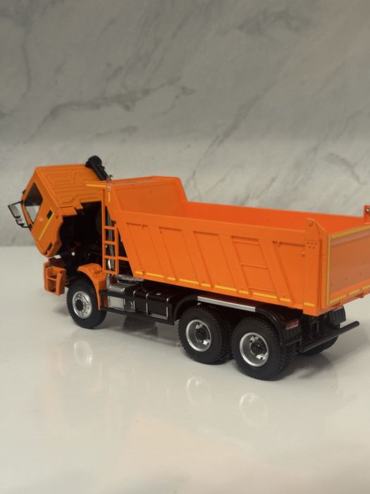 Масштабная модель,1:43 KAMAZ-65802;87(S5)