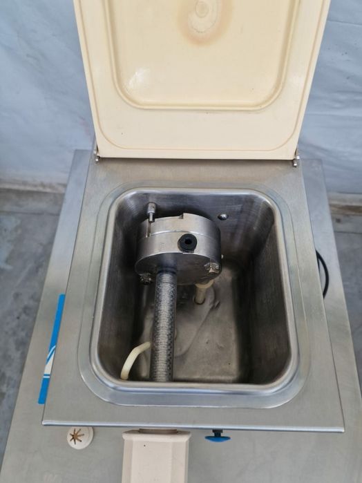 Италианска машина за разбиване на сметана Carpigiani