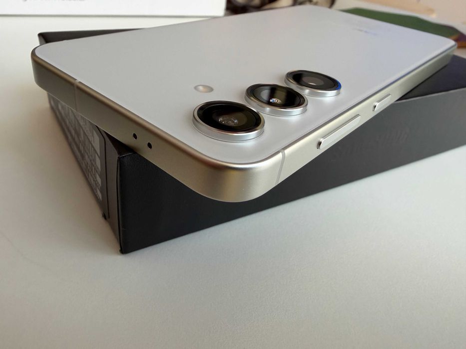 Samsung Galaxy S24 - 128 GB - като нов