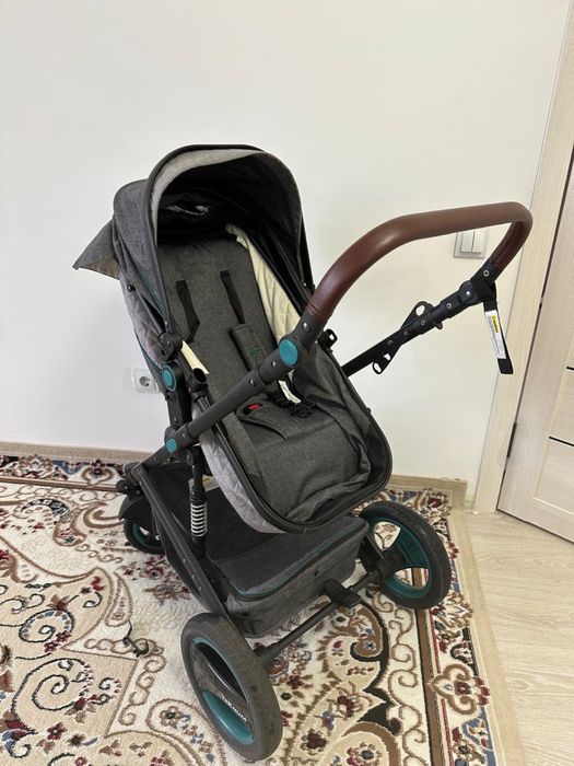 Продам детскую коляску с автокреслом