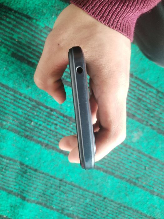 Redmi 12C. Xotira 6/128. Rangi qora.