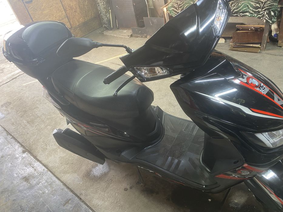 Продам надежный скутер м8