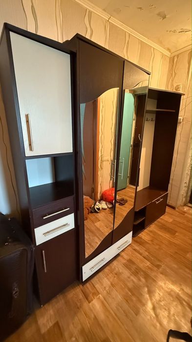 Шкаф сатылады! Айнасы бар! Пайдаланылған