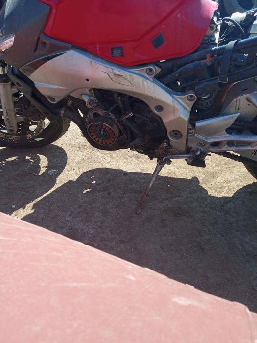 Suzuki GSR на части