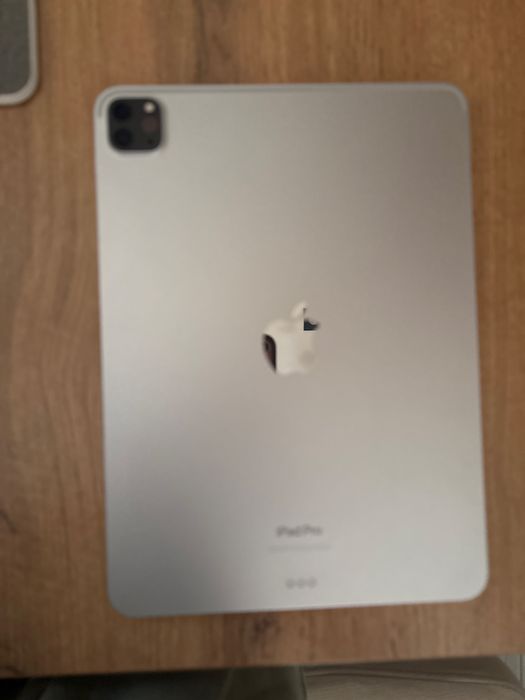 Ipad pro 4 m2 срочно продаю