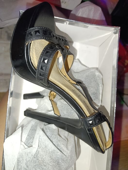 Босоножки на платформе новые