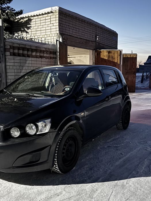 Машина шевроле авео