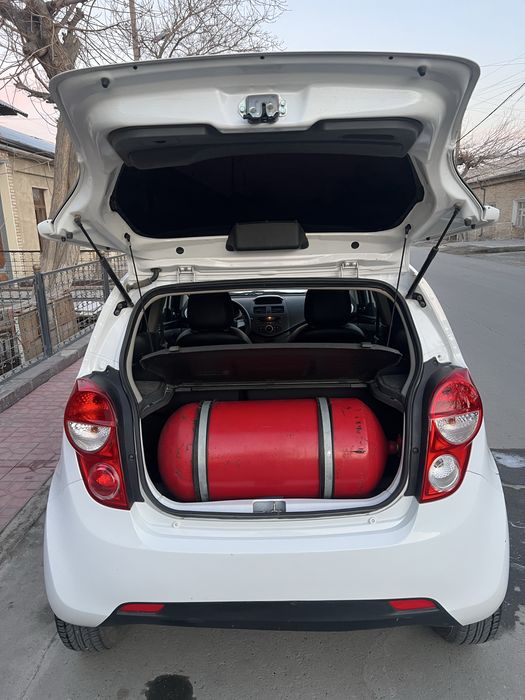 Спарк метани бор