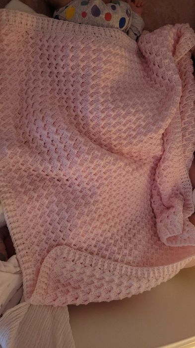 Patura Roz tricotata / tesuta manual - noua - neutilizata - 75 x 75 cm
