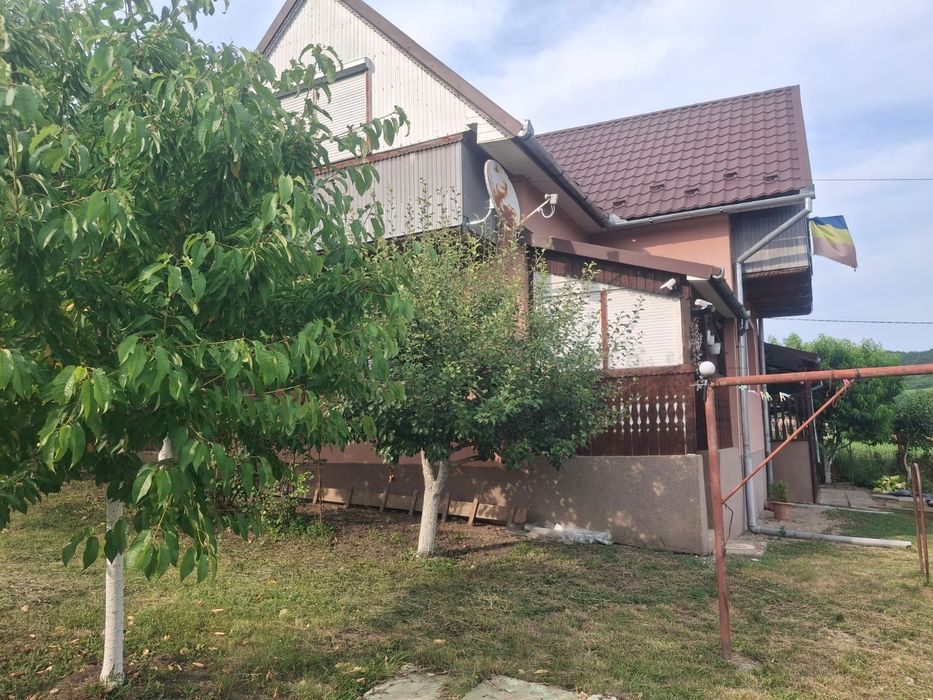 Casă de vânzare cu mansardă