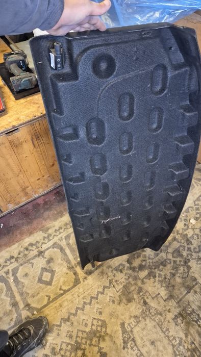 Оригинална кора за багажник за Сеат Леон 1P 2009- 2013г