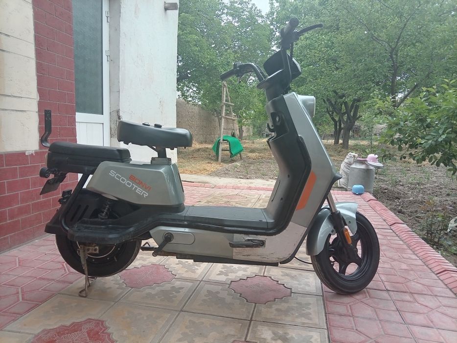 Skuter yaxshi holatda.