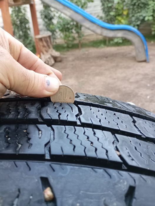 Vând  anvelope de Iarnă Rosava pentru dube,carosate,microbuz.Perechea