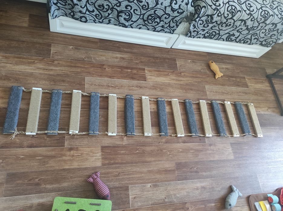 Для кошек лестница, р-н новостройка