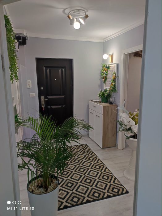 Apartament- renovat complet