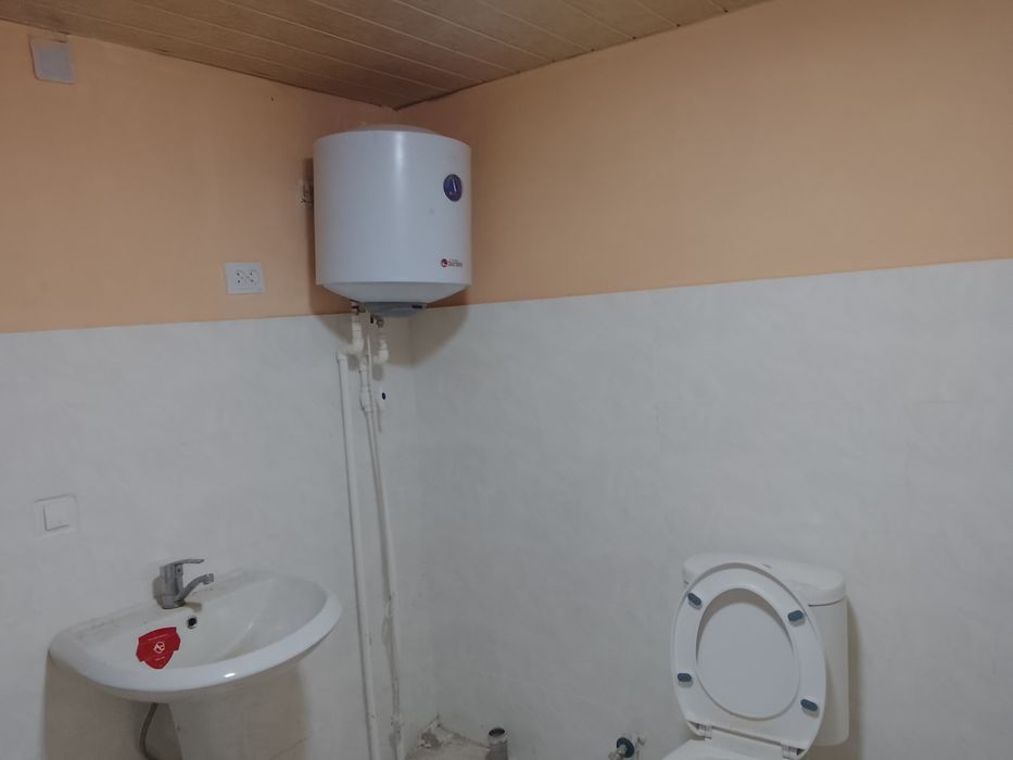 2.2 sotix 4 xonali uy sotiladi 37000$