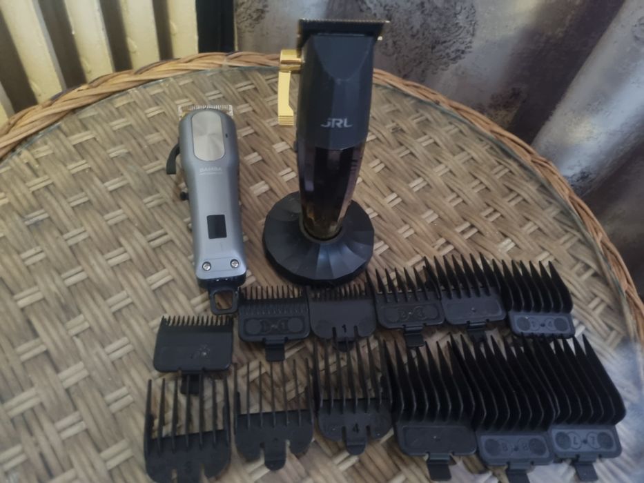 Vând ce se vede ambele mașini de tuns cu toate grătarele preț 800 de L