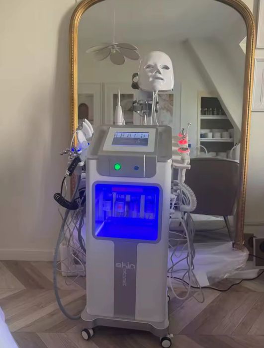 Combinǎ cosmeticǎ 12în1 nouǎ cu facturǎ