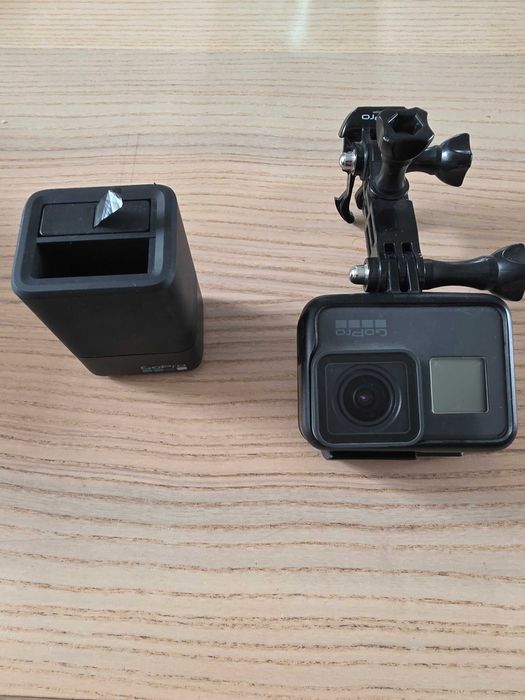 GoPro 6 black cu incarcator 2 baterii si multe accesorii