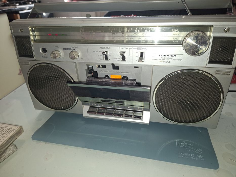 Radiocasetofon boombox Toshiba RT-120S,  4 benzi radio, 1983, funcțional
