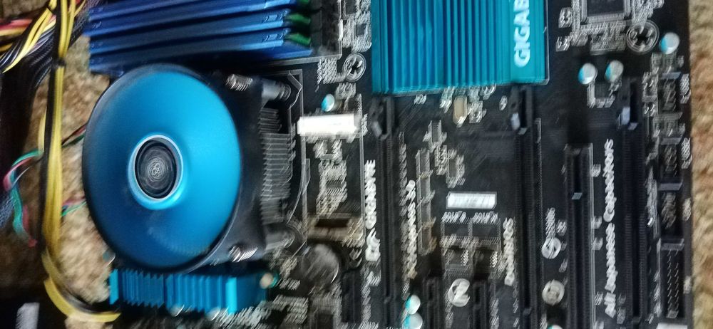 Продавам Дъно gigabyte...