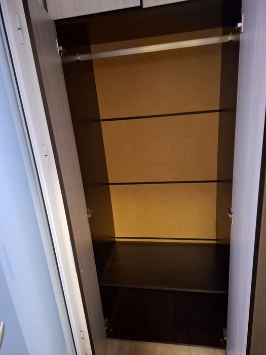 Трикрилен гардероб с надстройка