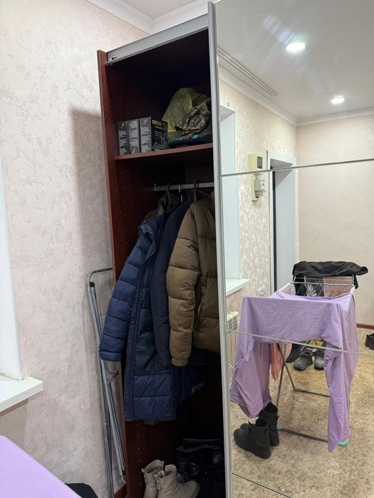 Продам шкаф с зеркалом