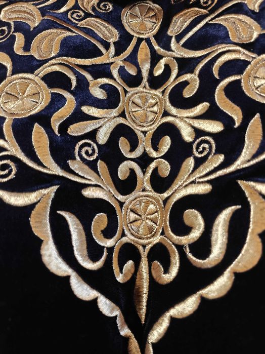 Чопан новый премиальный с золотым шитьем