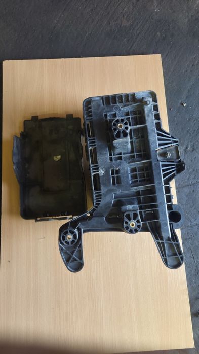 Стойка с кутия за акумулатор Vw и Audi