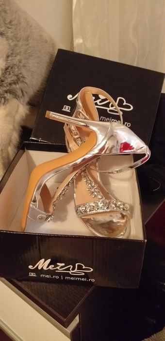 Sandale elegante noi