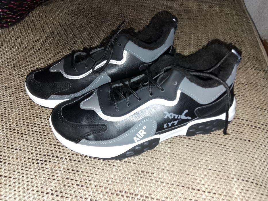 Продам новые кросовки