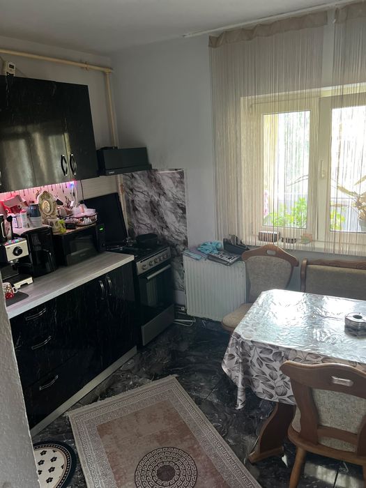 Vand apartament 3 camere