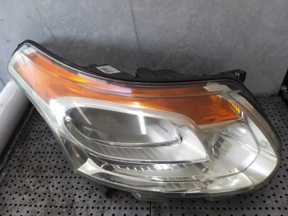 Far dreapta citroen c3 picasso sh 9681806180